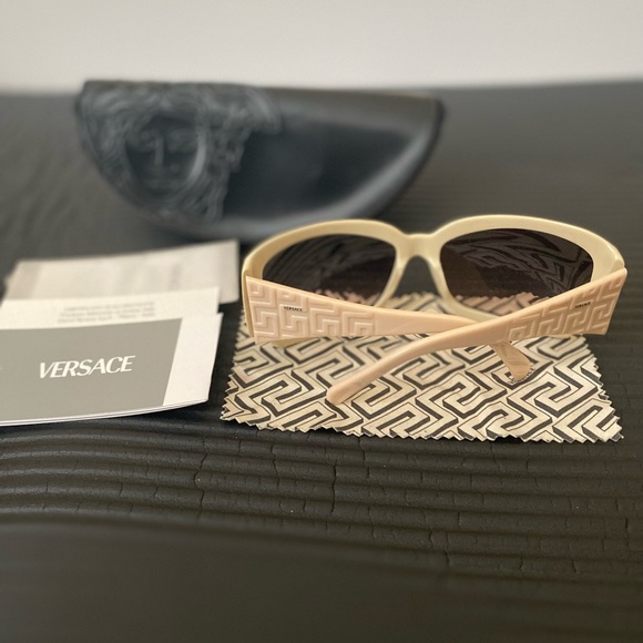 Versace sunglasses authentic - Picture 5 of 5